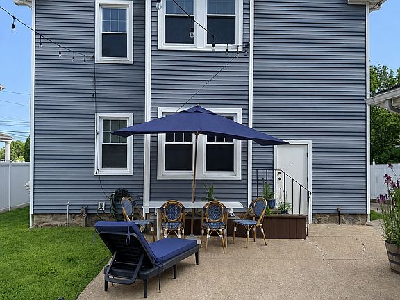 2nd image of 86 Querida St