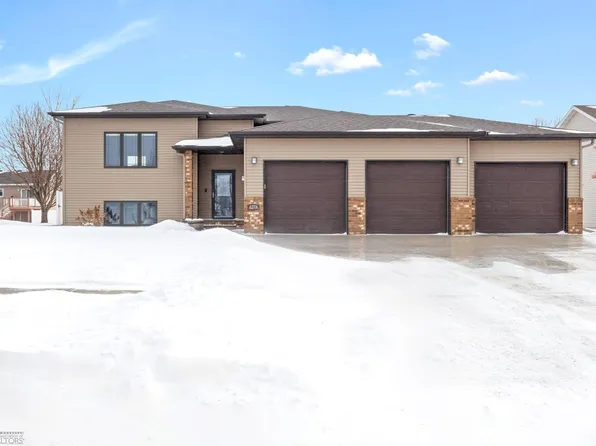 4278 54th St S, Fargo, ND 58104