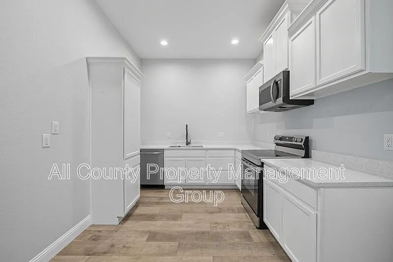 2 bed, 2.0 bath, 1219 sqft, $1,550 — Photo 4
