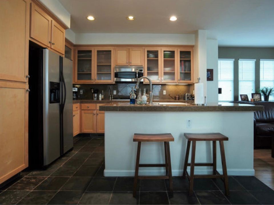 1st image of 101 Somerset Dr