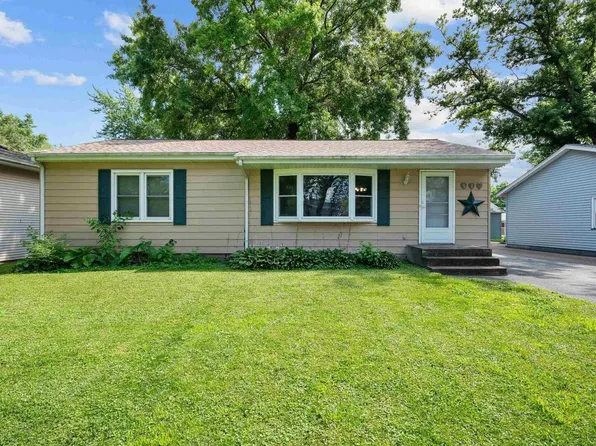 510 13th Ave #A, Silvis, IL 61282