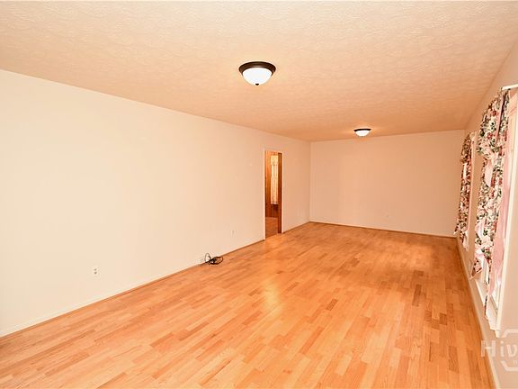 4th image of 375 Segrest Circle