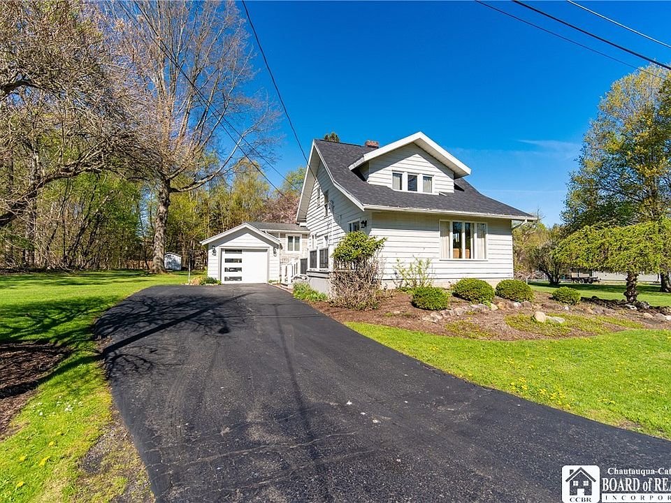 1st image of 300 Maplecrest Ave