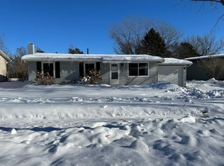 3800 Willow Heights Dr SW, Rochester, MN 55902