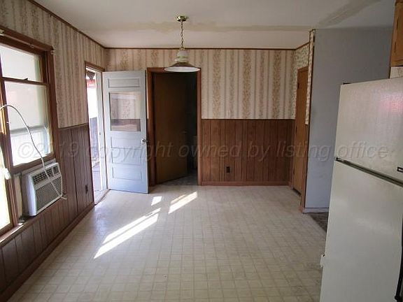 3rd image of 2141 N Sumner St