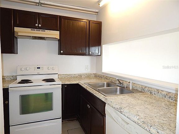 2nd image of 5220 Via Hacienda Cir #A212