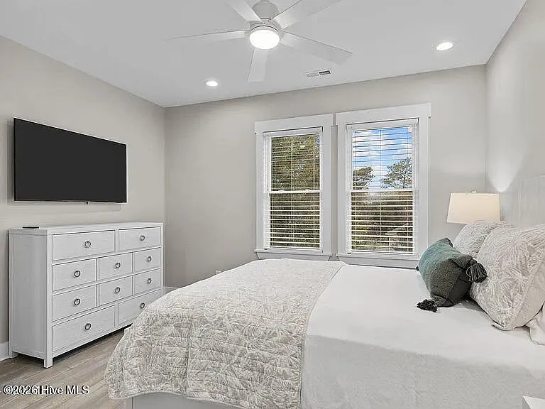 331 Live Oak St S #SOUTH — Photo 16