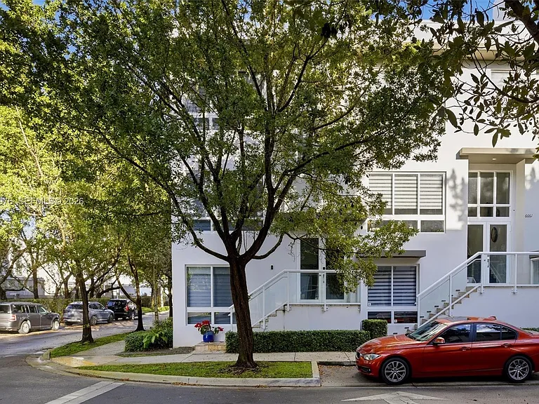 6671 NW 105th Pl #6671 — Photo 3