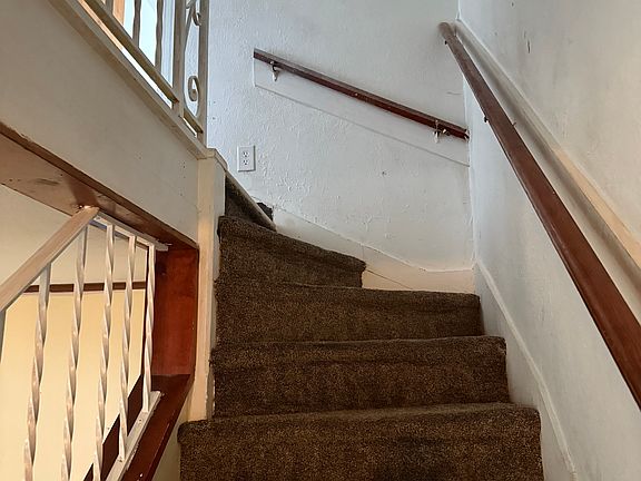 4th image of 278 E South St