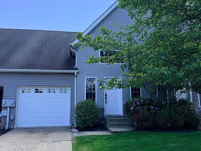 44 Marina Dr — Photo 1