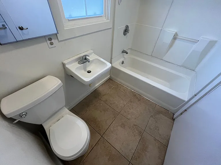 360 E Foster Rd — Photo 6