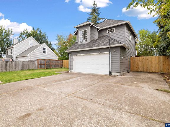 4th image of 270 Martin Way S