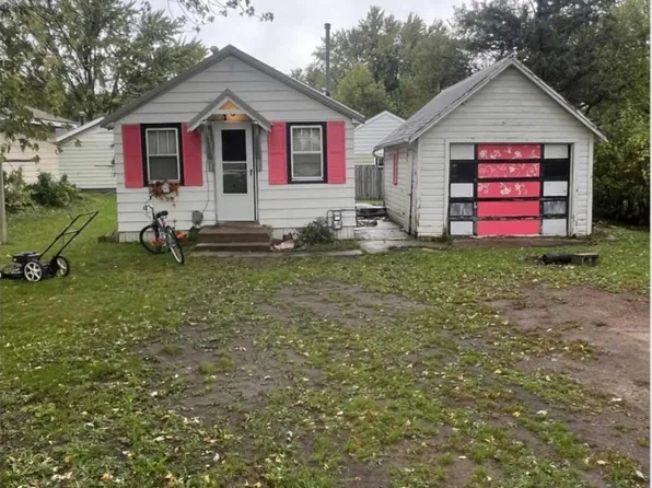 2005 Stevens St, Albert Lea, MN 56007