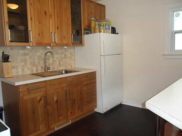86 Cobourg Ave — Photo 2