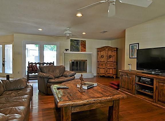 3rd image of 537 Pittman St