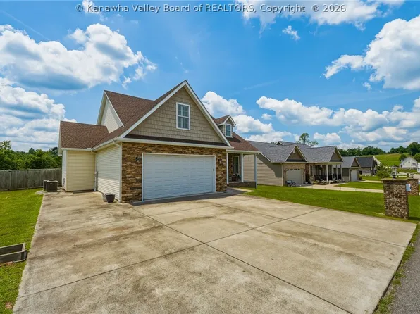 436 Aviators Point, Eleanor, WV 25070