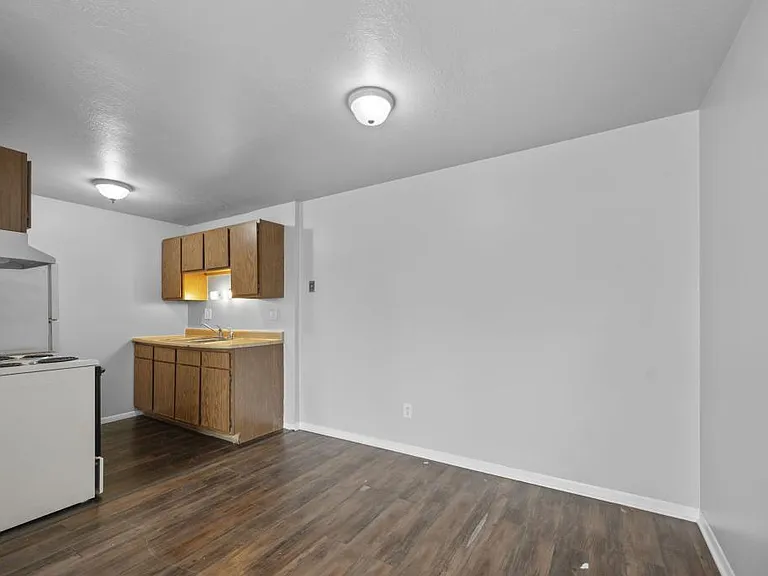 3206 Mozart Ave — Photo 8