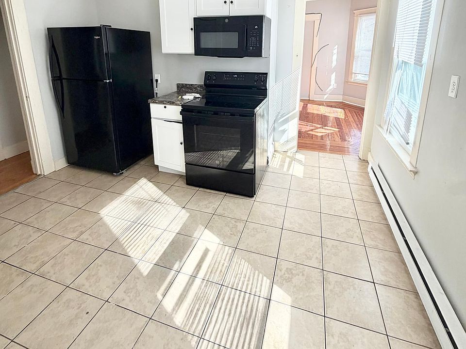 1st image of 20 Young St #2