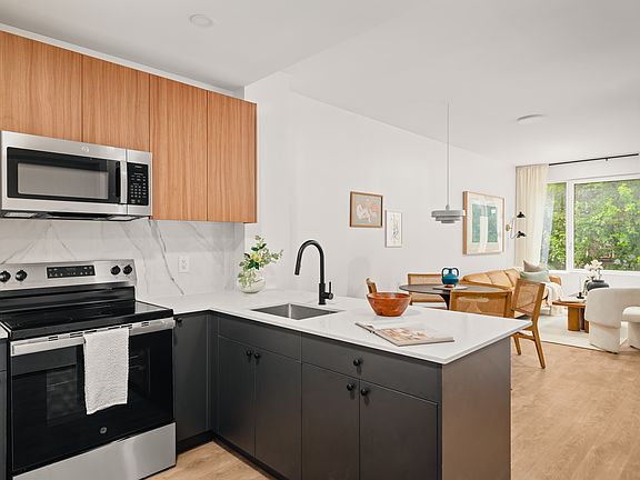 3rd image of 1832 Fulton St #2R