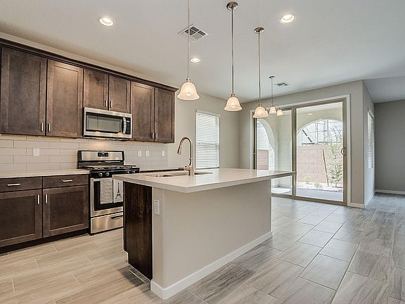 3rd image of 4742 E Tremaine Ave