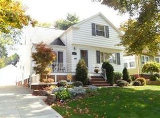 5995 Edgehill Dr, Parma Heights, OH 44130