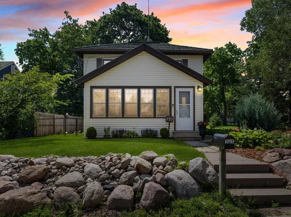 721 1st St N, Waterville, MN 56096