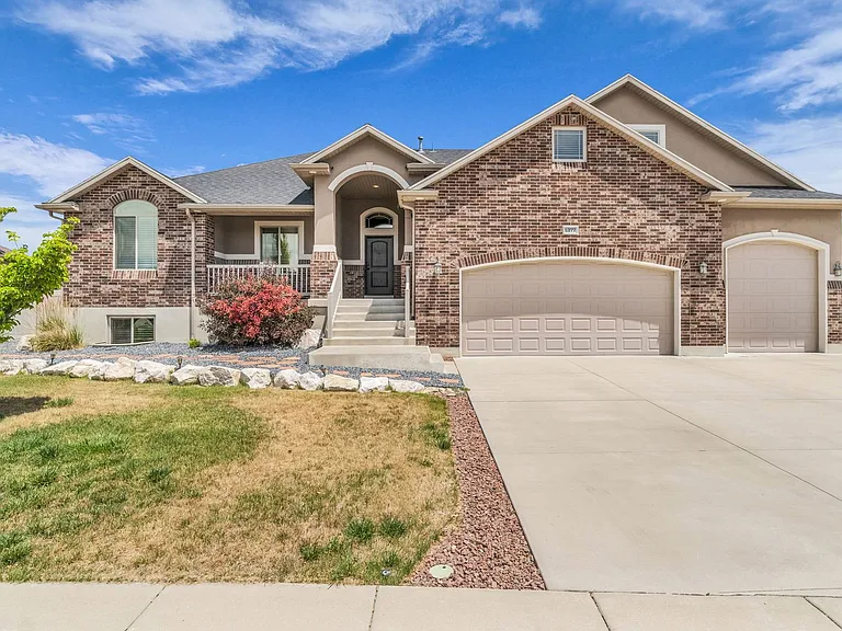 1377 S 4300 W — Photo 1