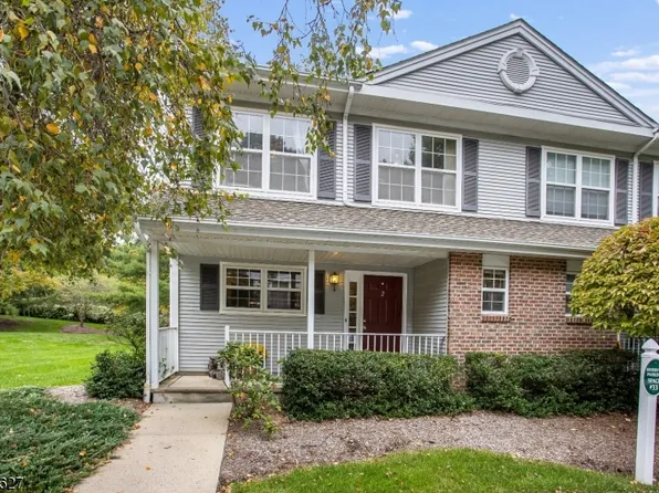 2 Primrose Ln, Mount Arlington Boro, NJ 07856