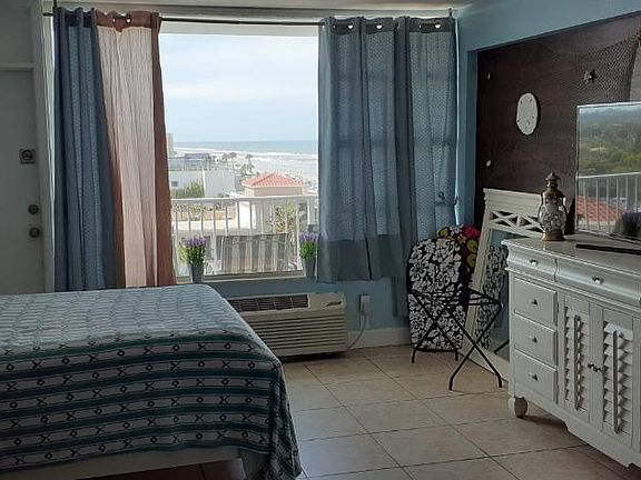3rd image of 800 N Atlantic Ave #621