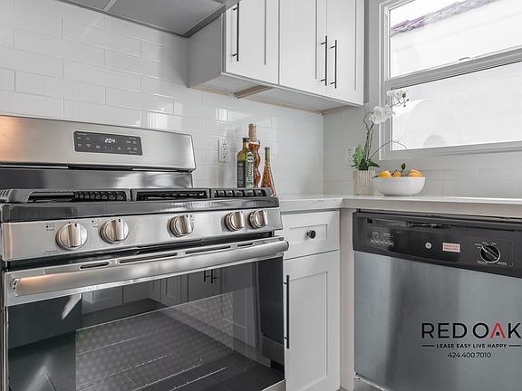 5th image of 338 N Kingsley Dr