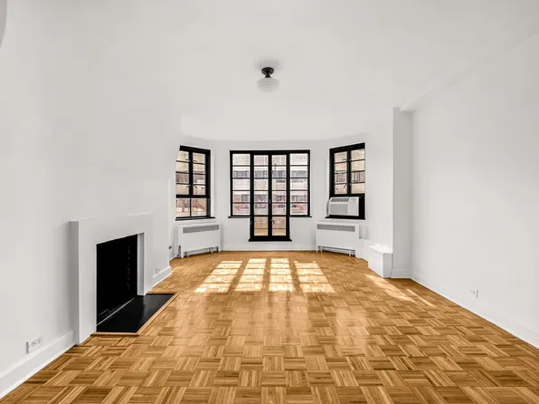 307 East 44th Street image 1 of 30