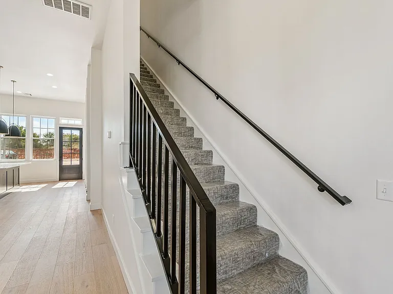 18814 Selah Way — Photo 35