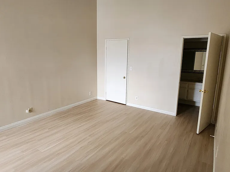 7211 Cozycroft Ave #68 — Photo 19