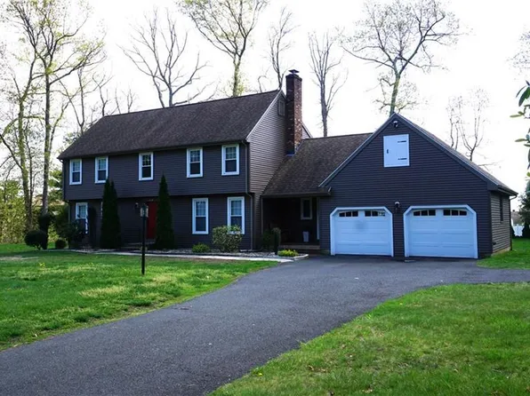 26 Woodmar Circle, South Windsor, CT 06074