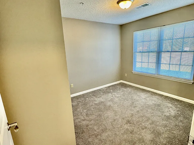8121 N Main St — Photo 6