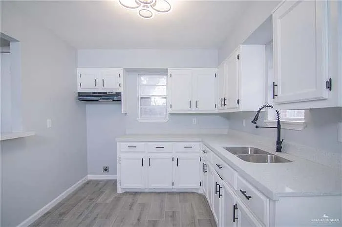 1120 E Sanchez St — Photo 7