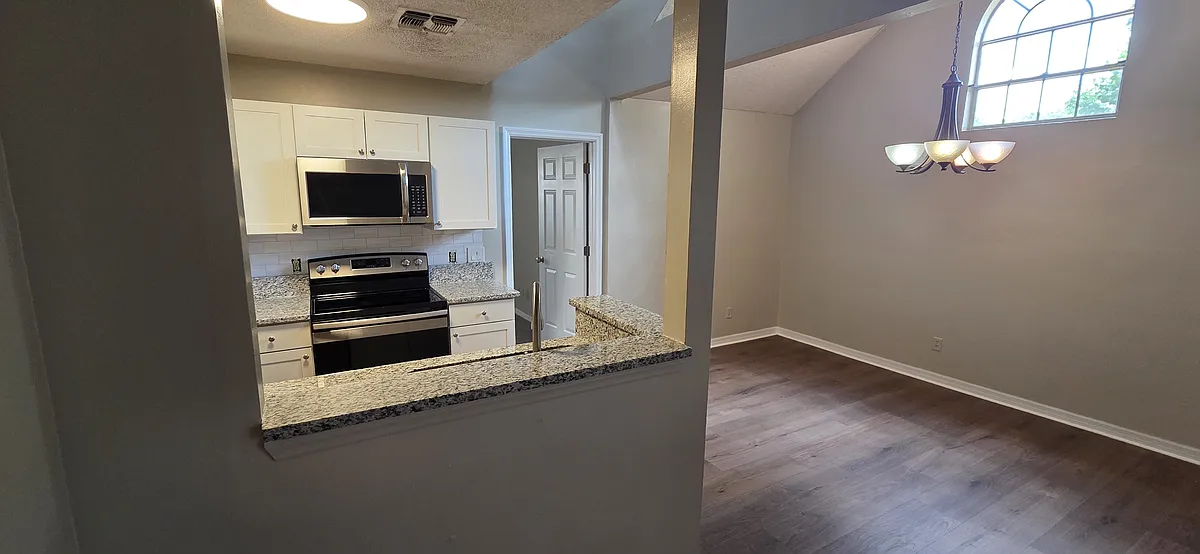 Kitchen and Dinning Area - 622 Cambridge Way #110