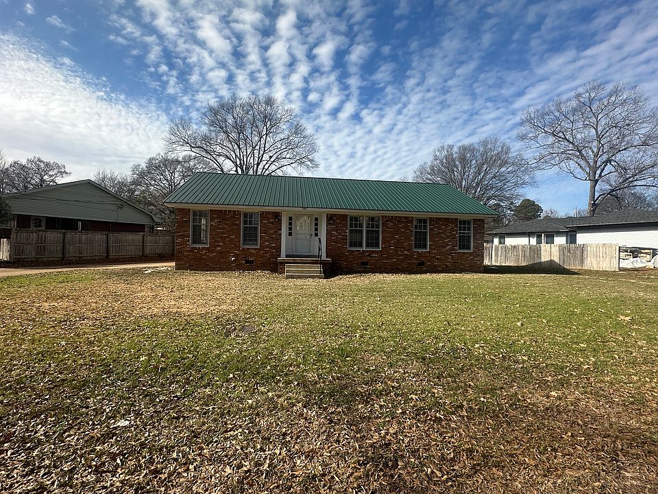 1st image of 141 Edenwood Dr