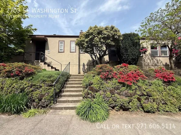 2709 SE Washington St, Portland, OR 97214