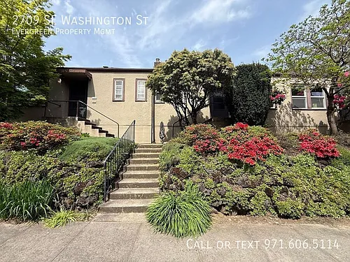 2709 SE Washington St Photo 1