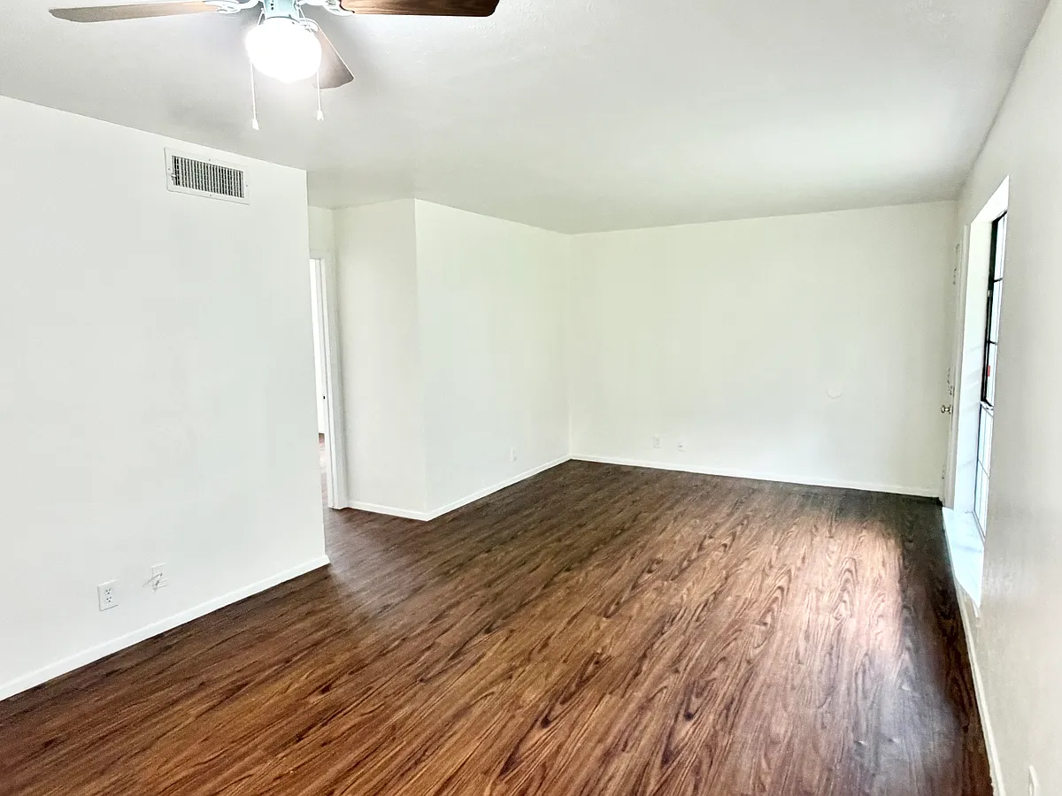 Building Photo - 2221 Stella St #1