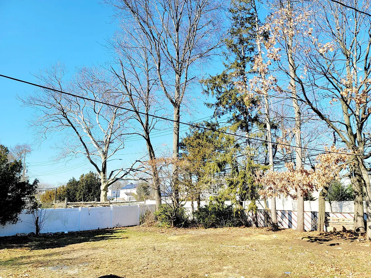 Building Photo - 113 Old Farm Rd N