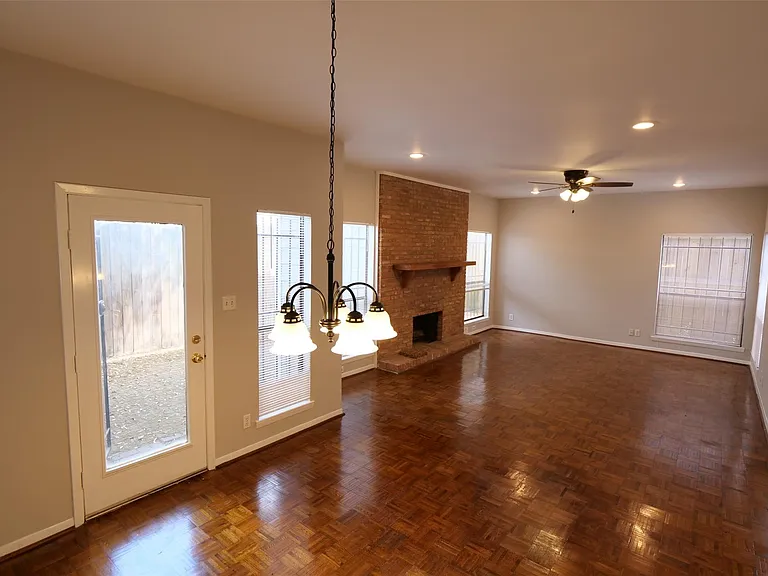 9526 Val Verde St — Photo 11