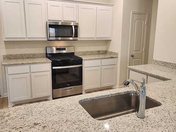 3rd image of 304 Marsh Ln