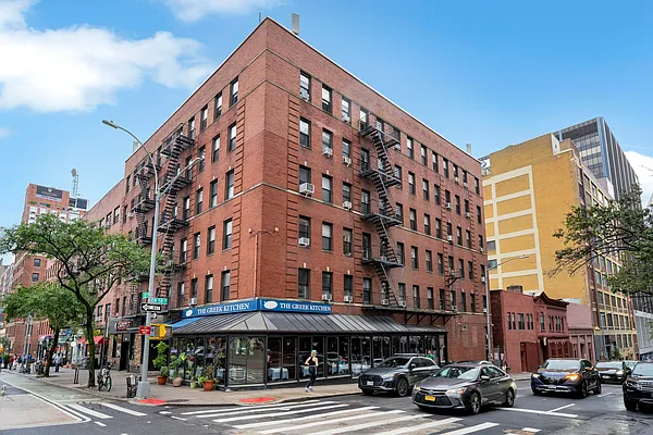 Rented by Douglas Elliman | media 15