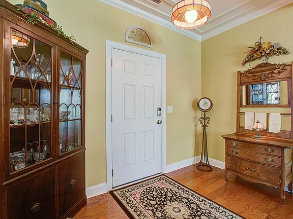 5th image of 184 Columns Rd
