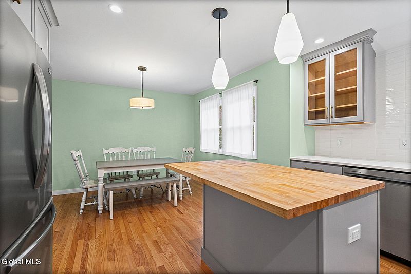 3rd image of 24 Vichy Drive