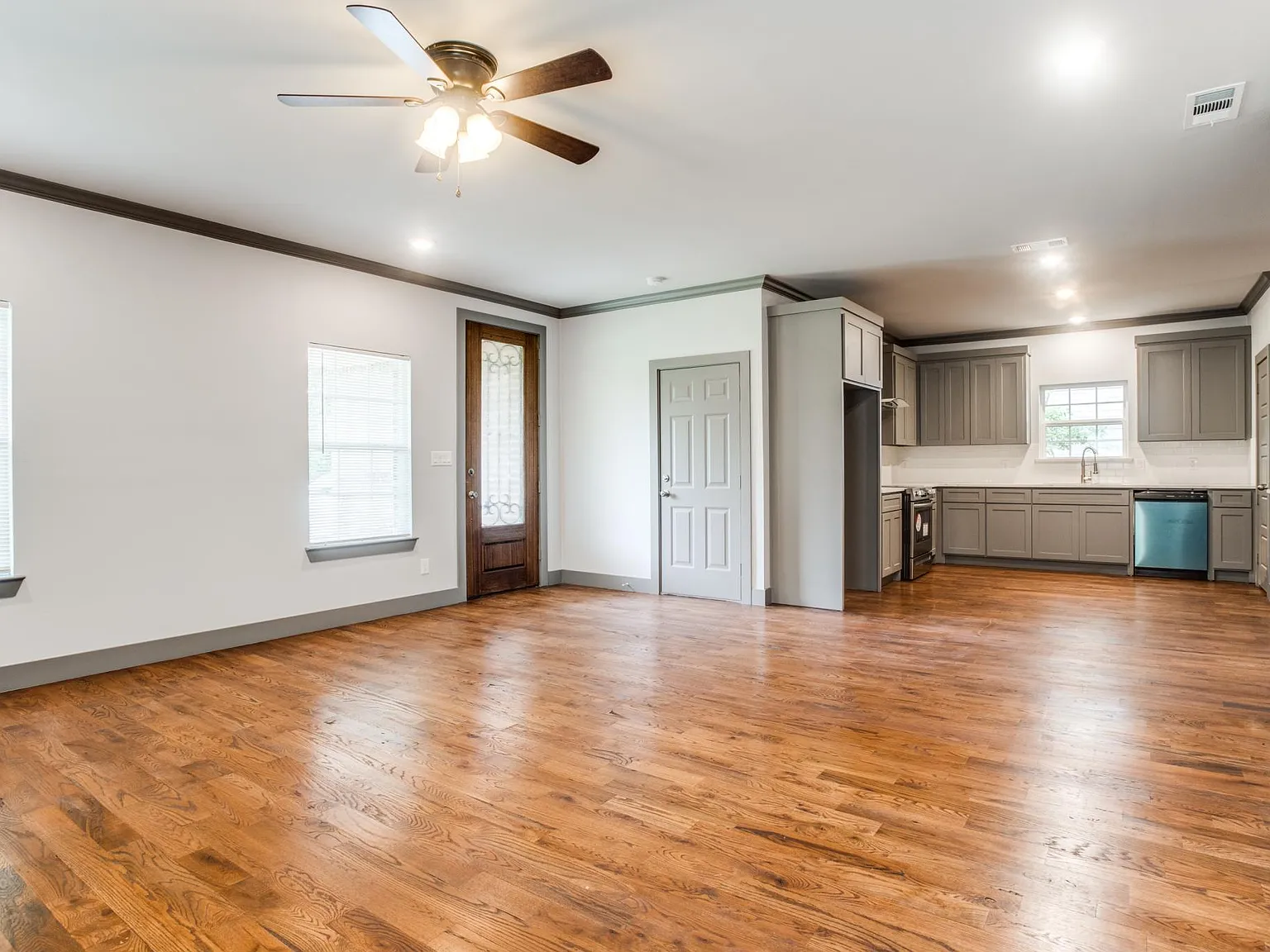 3 bed, 1800 sqft, $1,650 — Photo 2