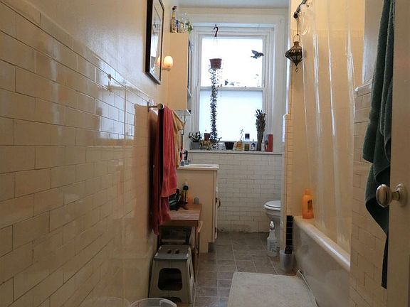 5th image of 4700 Cedar Ave #1F