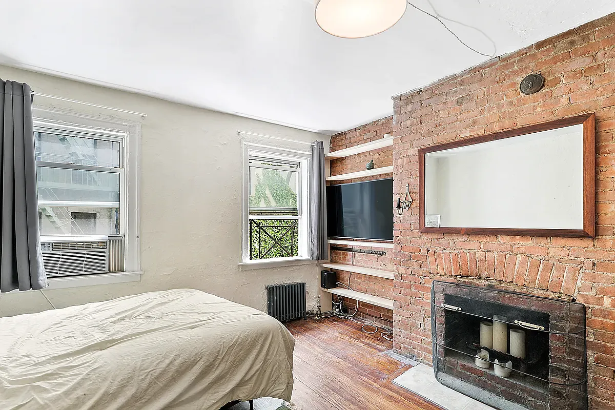 729 Greenwich Street — Photo 2